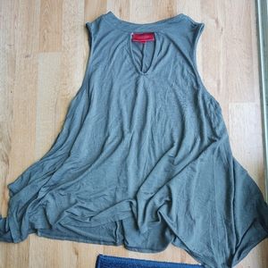 Jennifer Lopez tank top with key hole